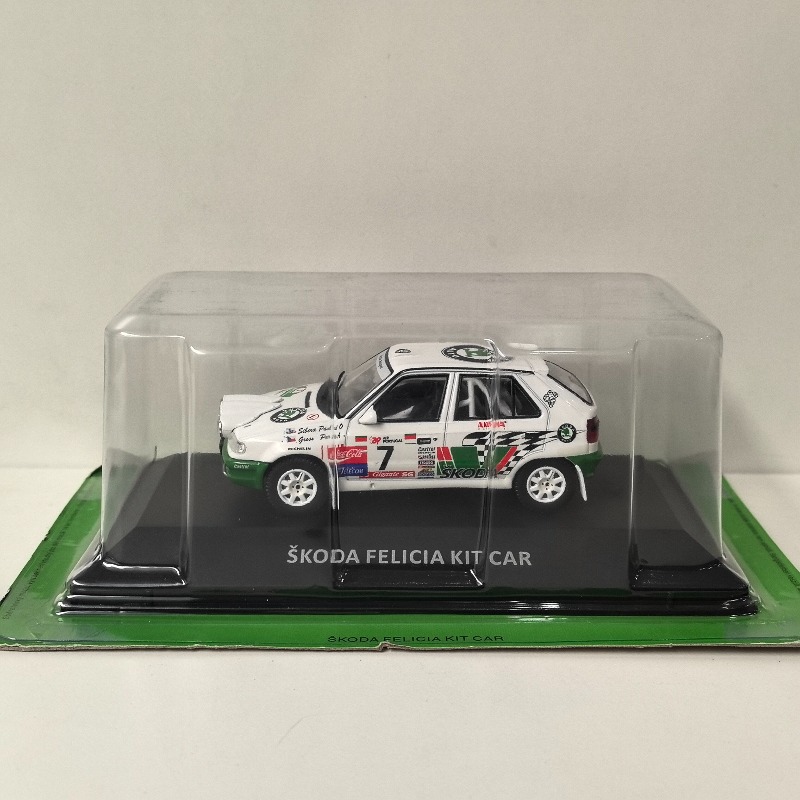 Model Kit Car - Döküm IXO 1:43 Ölçekli SKODA FELICIA