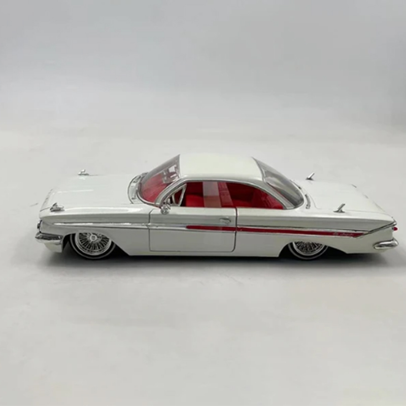 Model Kit Mustang - JADA 1:24 Ölçekli 1961 Impala Alaşım